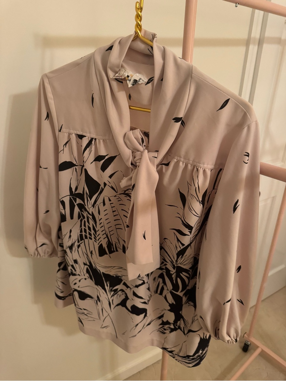 Tie-Neck Floral Print Blouse in Light Beige and Black